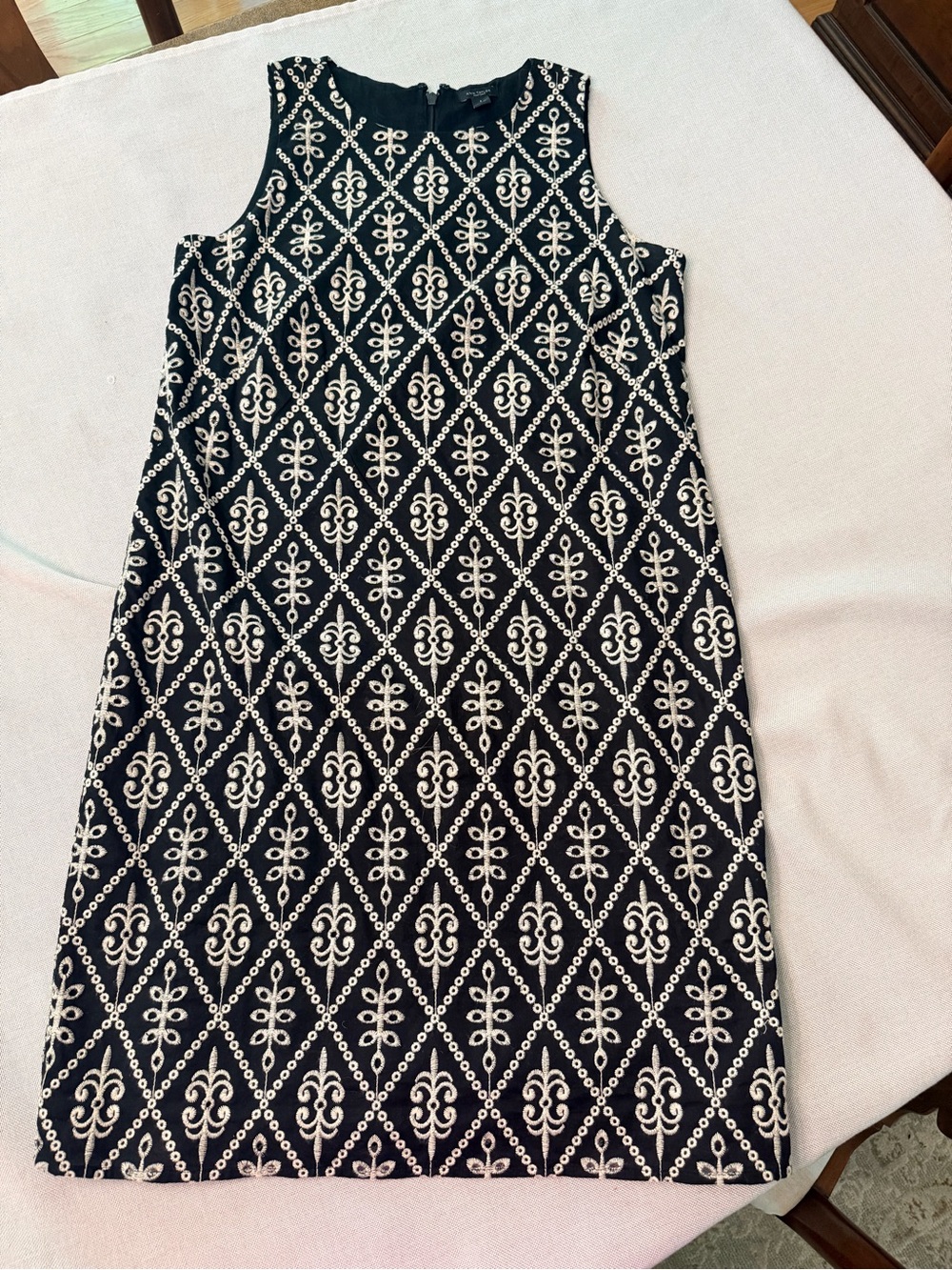Ann Taylor Sleeveless Black & White Geometric Shift Dress